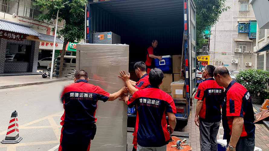 工廠設(shè)備吊裝搬運(yùn)：吉泰搬遷為您提供安全高效的解決方案